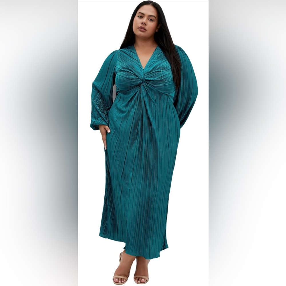 City Chic Jade Long Sleeve Dress